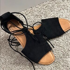 Universal Thread Black and Tan Gladiator Sandals